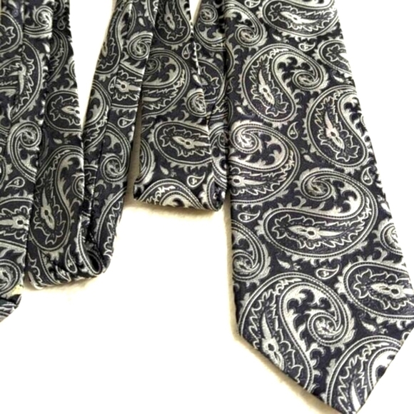 Vintage Men's Handmade Silk X-Long Black and Silver Paisley Print Tie - Picture 7 of 12